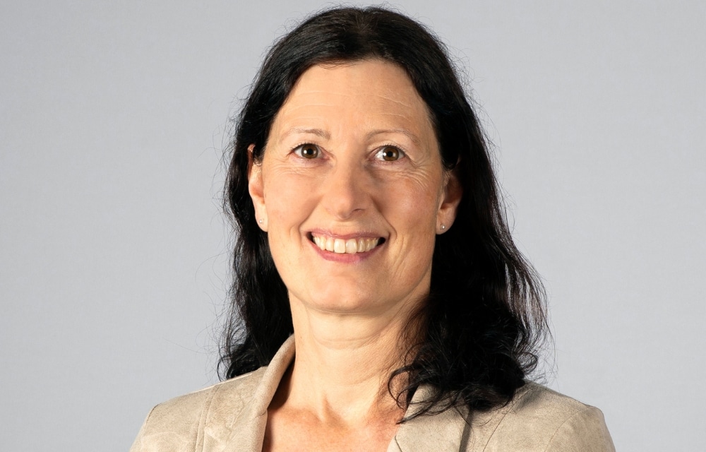 Foto van trainer van Startel (Christy Römer) in kleur.