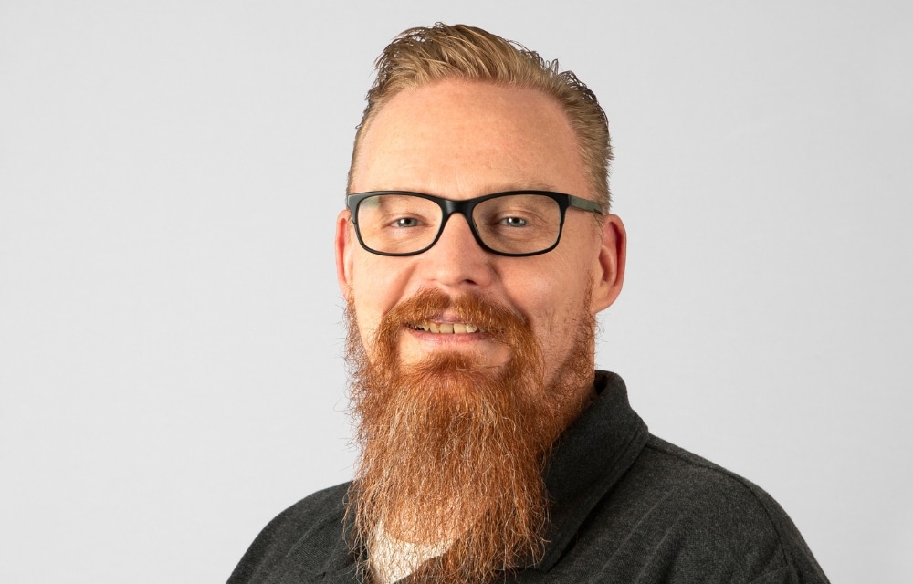 Foto van trainer van Startel (Bjørn Mevissen) in kleur.