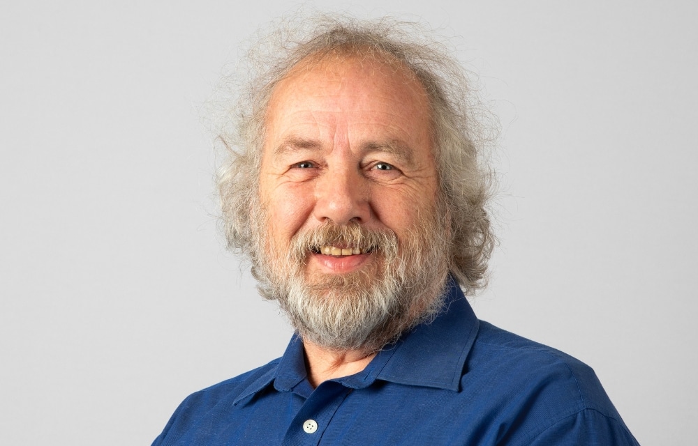 Foto van trainer van Startel (Henny Kerkvliet) in kleur.