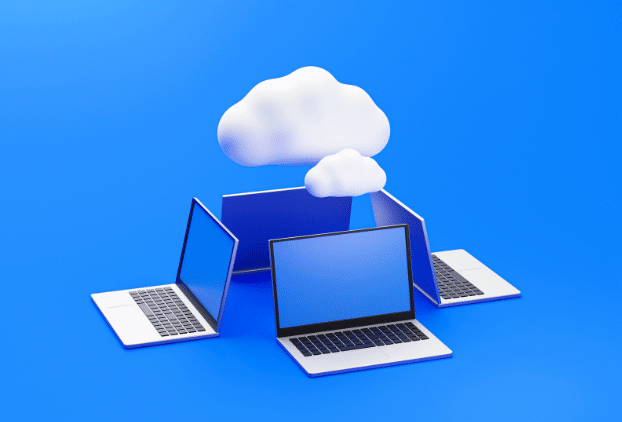 Vier laptops in de cloud.